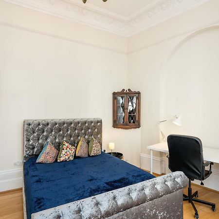 Four Beds By The Station Apartment London Bagian luar foto