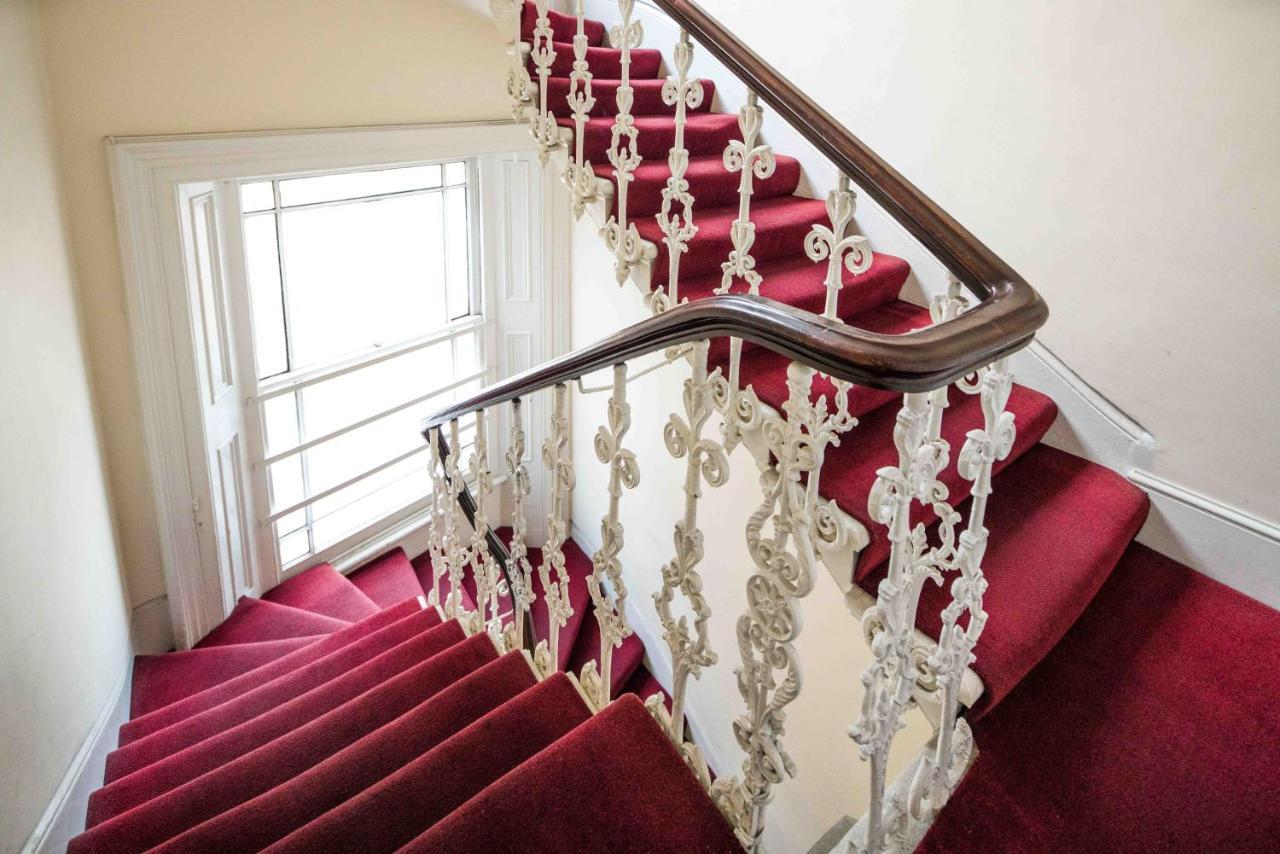 Four Beds By The Station Apartment London Bagian luar foto