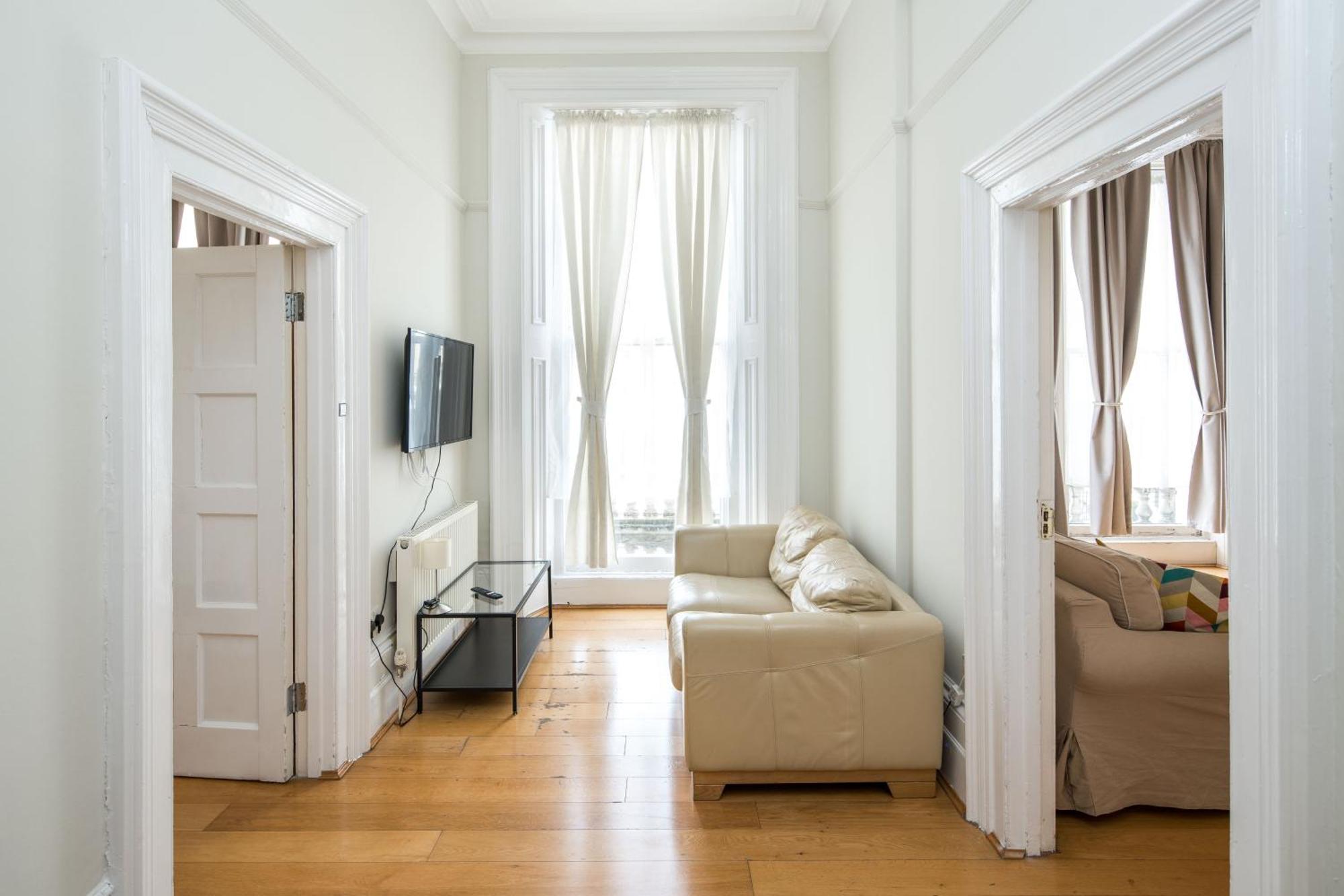 Four Beds By The Station Apartment London Bagian luar foto