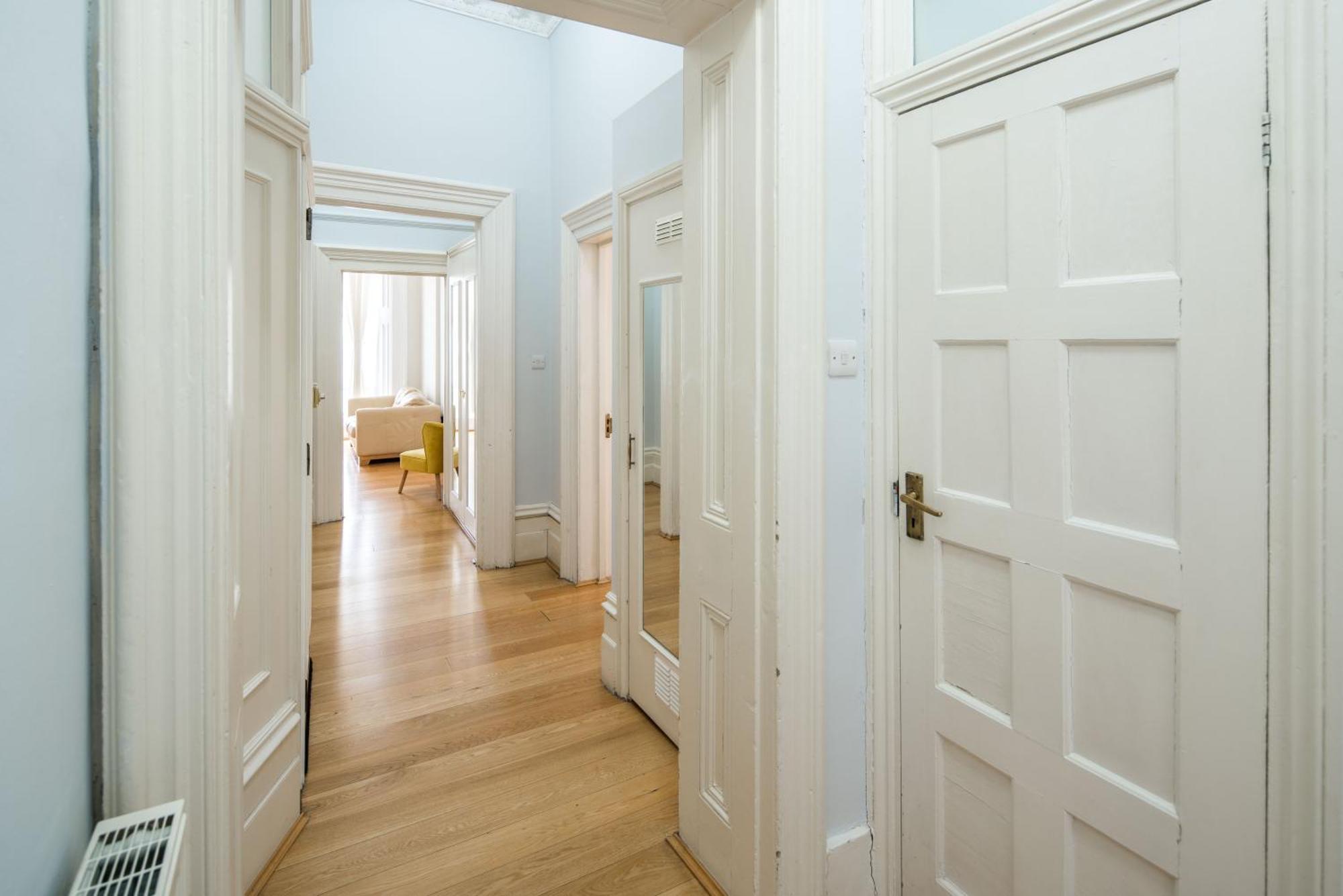 Four Beds By The Station Apartment London Bagian luar foto