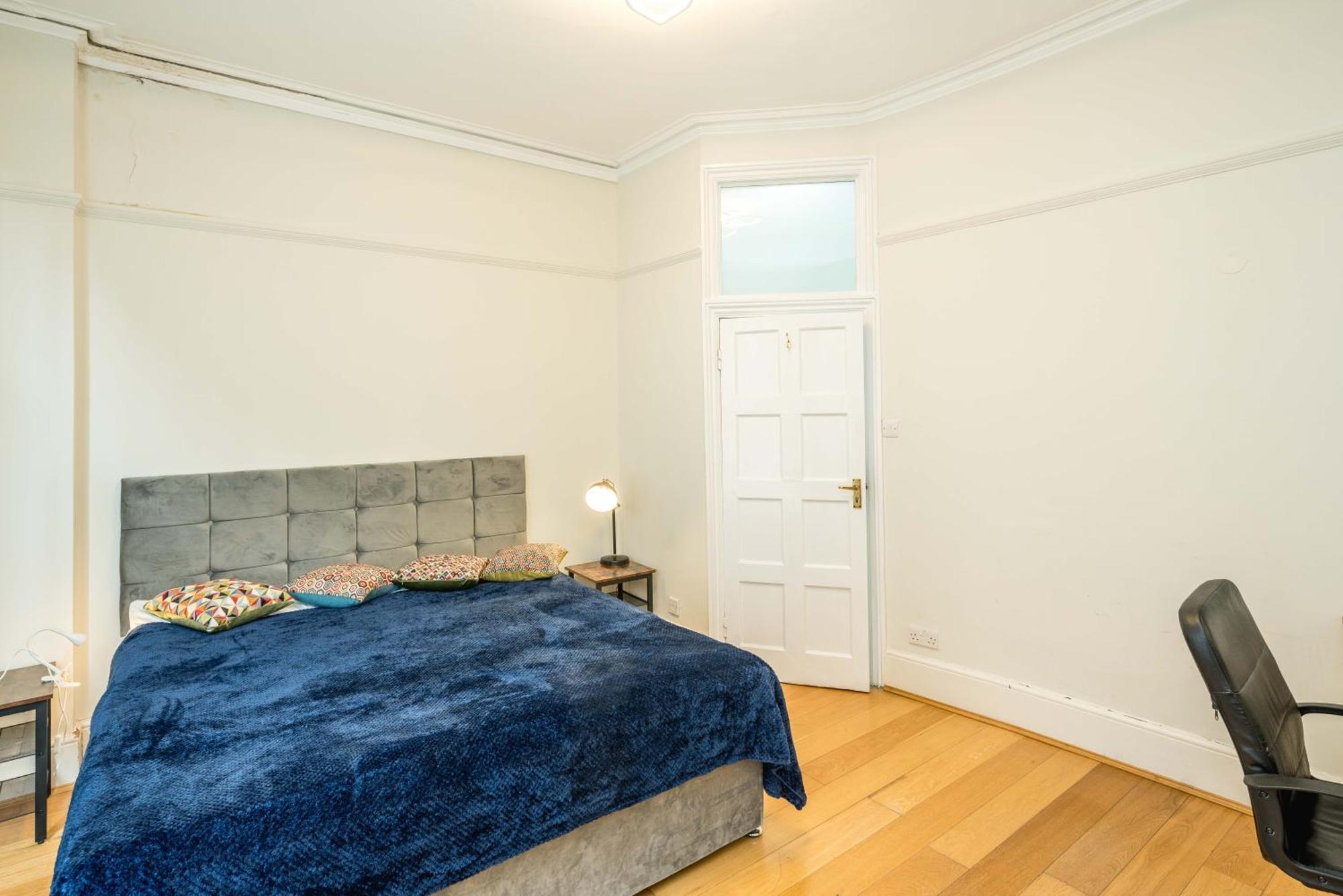 Four Beds By The Station Apartment London Bagian luar foto