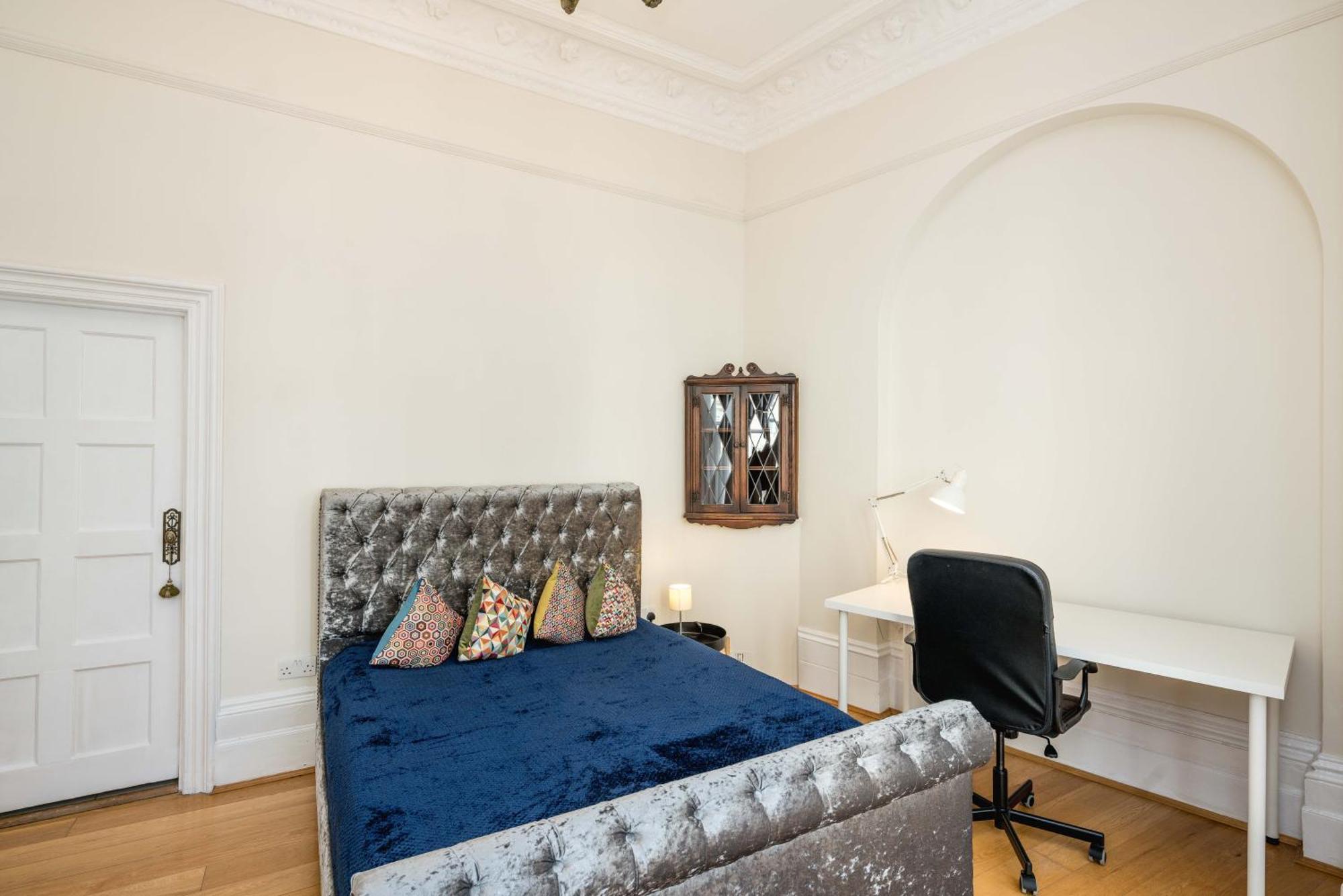 Four Beds By The Station Apartment London Bagian luar foto