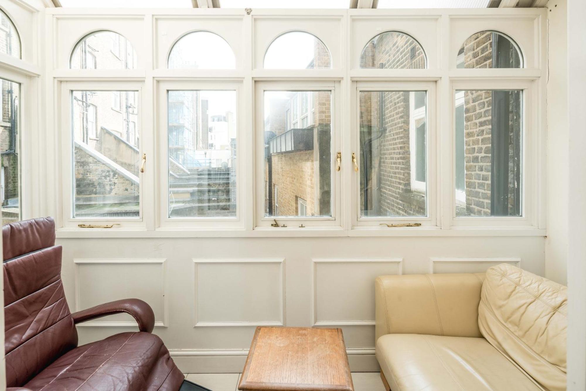 Four Beds By The Station Apartment London Bagian luar foto