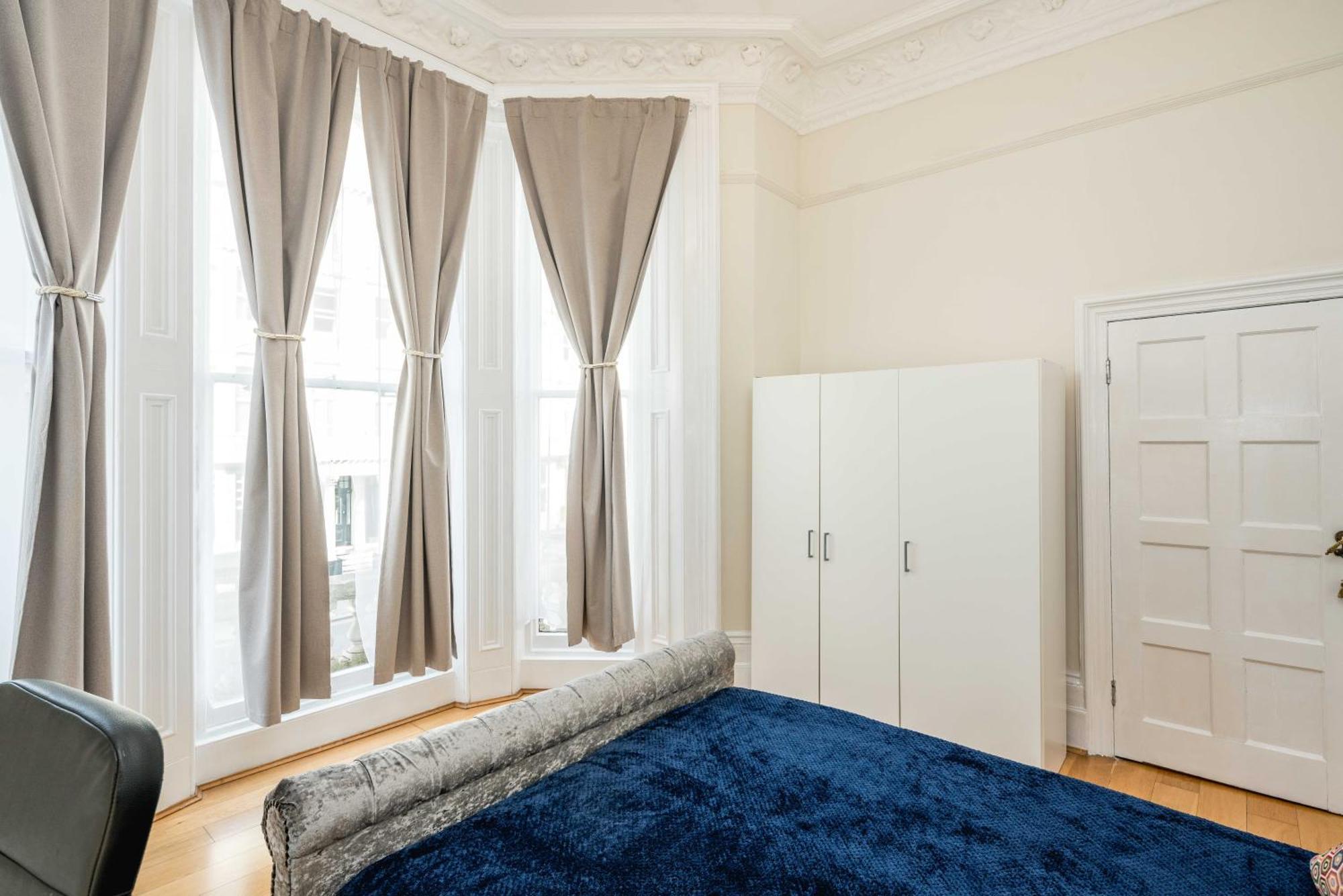 Four Beds By The Station Apartment London Bagian luar foto