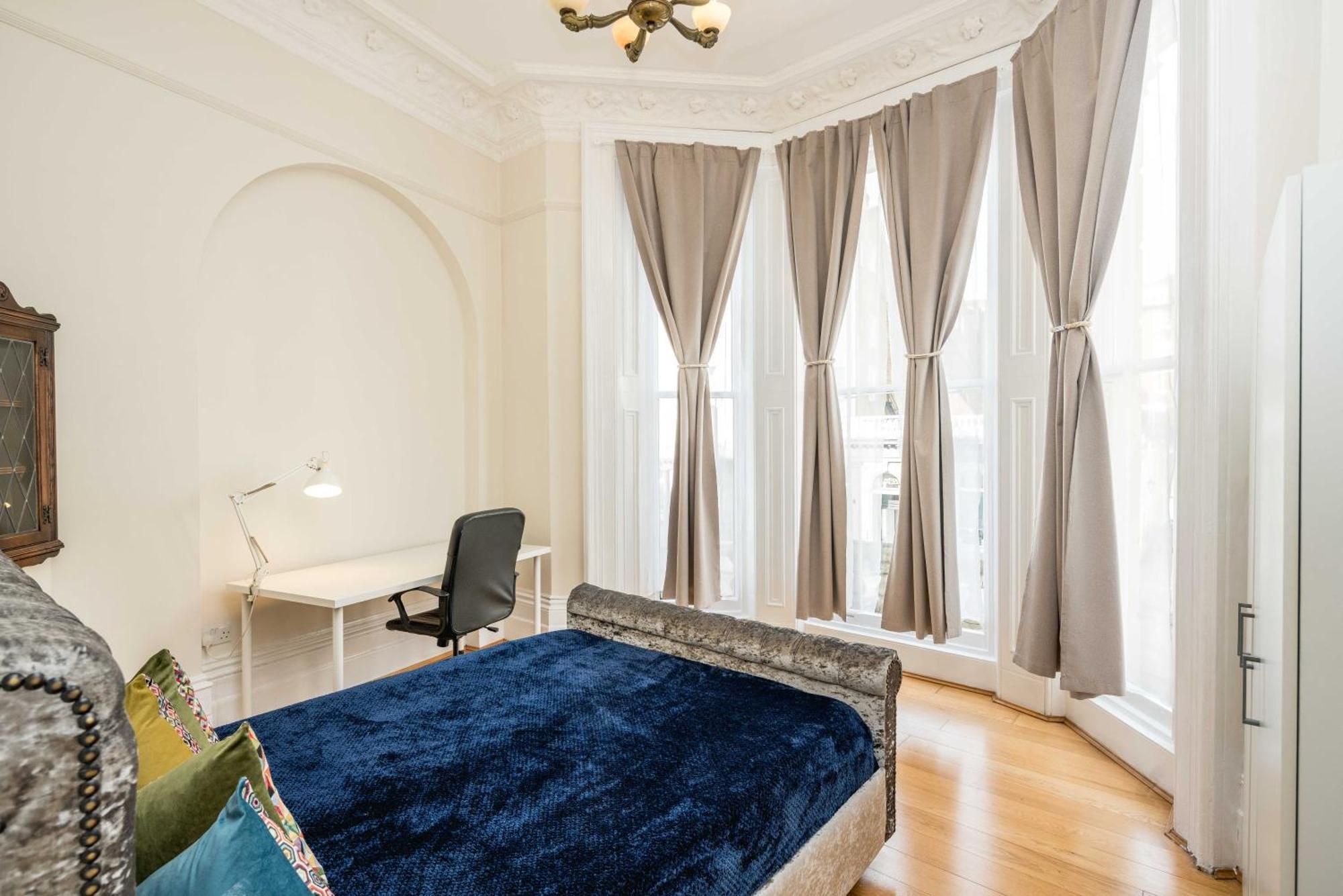 Four Beds By The Station Apartment London Bagian luar foto