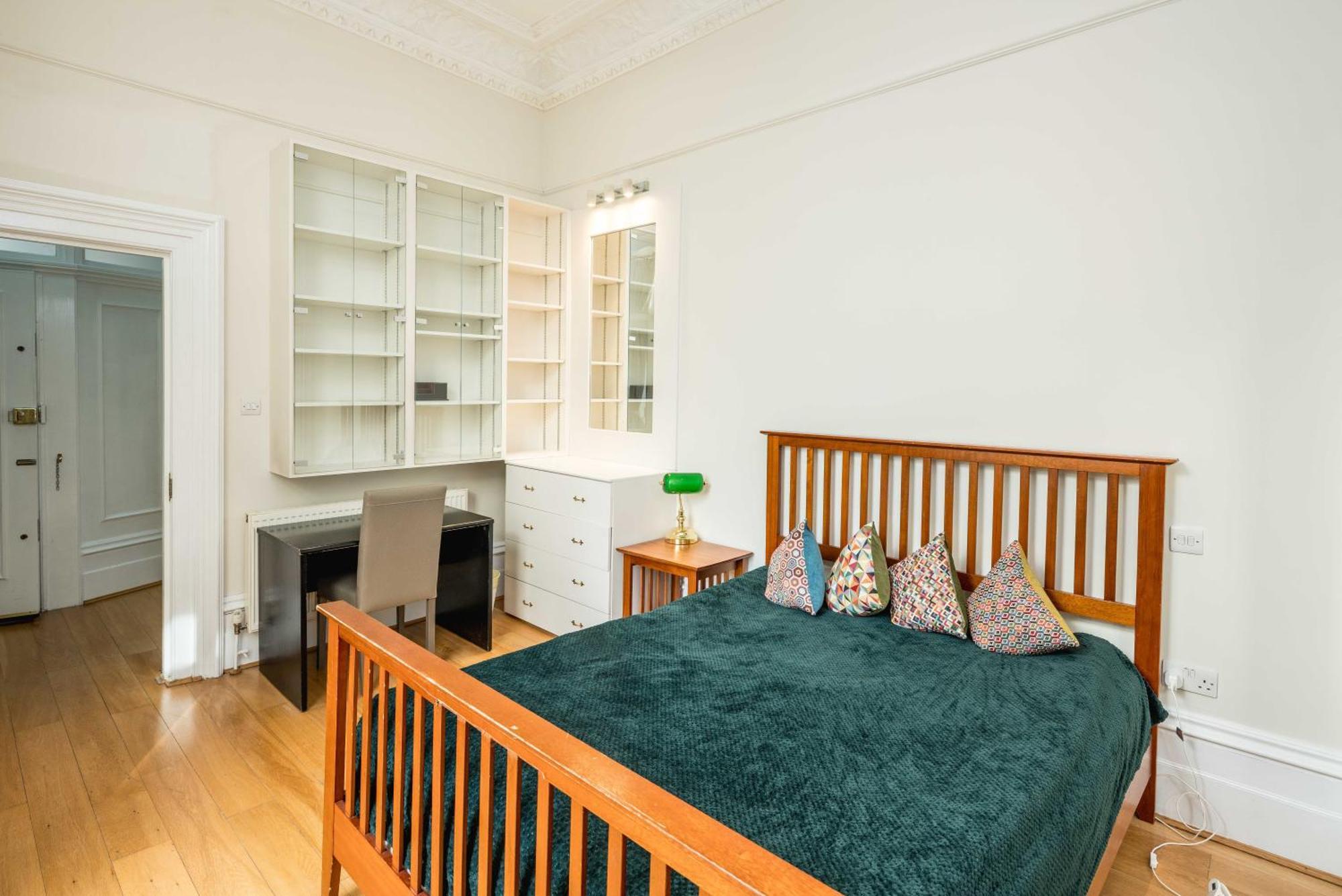 Four Beds By The Station Apartment London Bagian luar foto