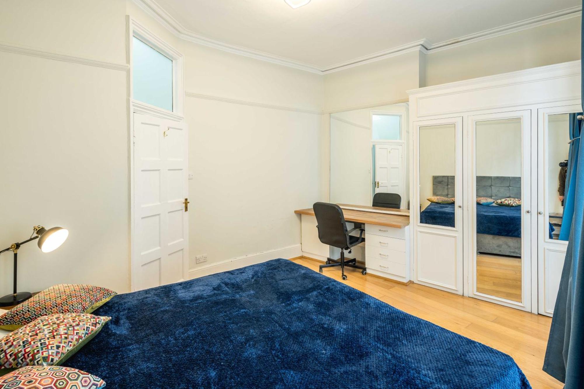 Four Beds By The Station Apartment London Bagian luar foto